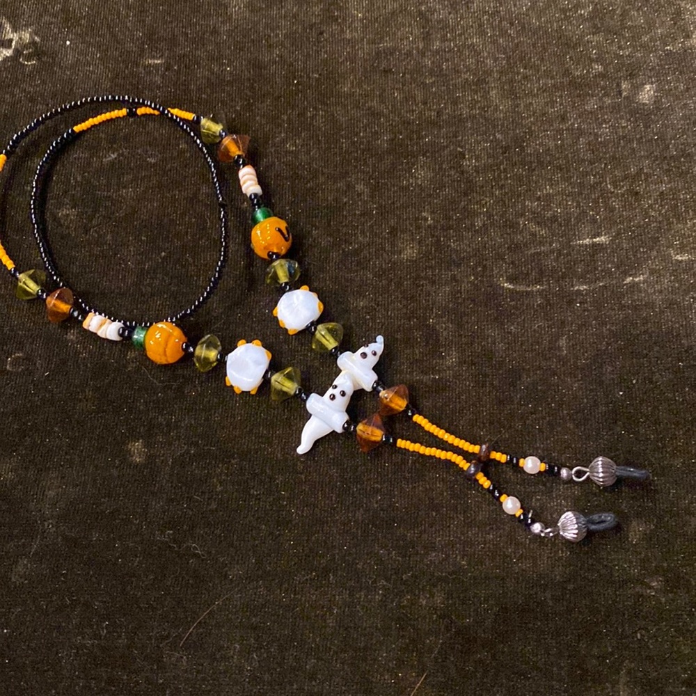 25 inch handcrafted Halloween eyeglass holder